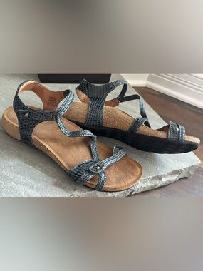 Taos Ziggie Woven Leather Snake Skin Pattern Dusty Blue Sandals Sz 11-11.5